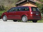 Chrysler Town & Country 2010 года